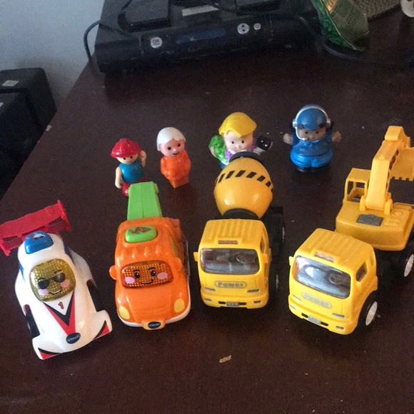 Awesome construction/car toy lot with little characters  too! - Picture 1 of 6